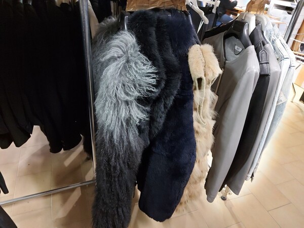 1#8071 Capi di abbigliamento e calzature in vendita - foto 12