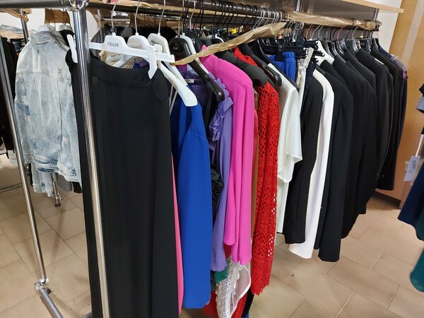 1#8071 Capi di abbigliamento e calzature in vendita - foto 13