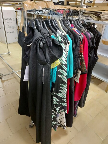 1#8071 Capi di abbigliamento e calzature in vendita - foto 14