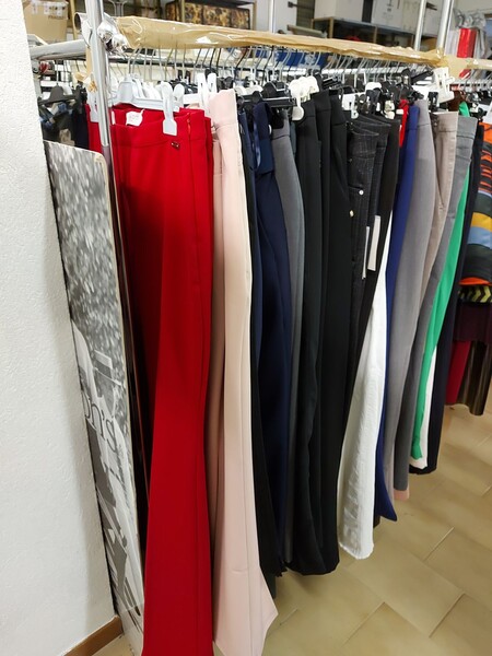 1#8071 Capi di abbigliamento e calzature in vendita - foto 15