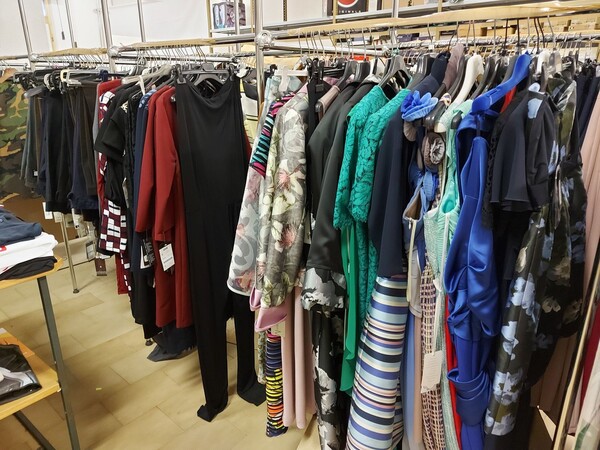 1#8071 Capi di abbigliamento e calzature in vendita - foto 18