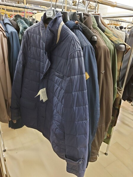 1#8071 Capi di abbigliamento e calzature in vendita - foto 19