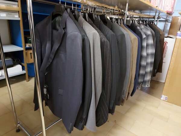 1#8071 Capi di abbigliamento e calzature in vendita - foto 22