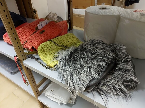 1#8071 Capi di abbigliamento e calzature in vendita - foto 23