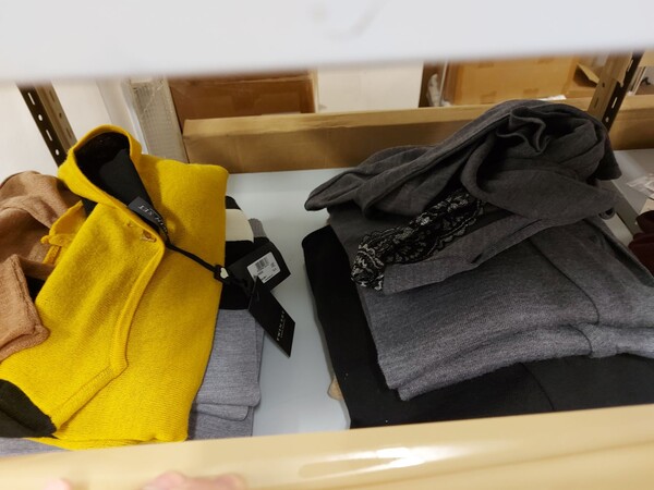 1#8071 Capi di abbigliamento e calzature in vendita - foto 26