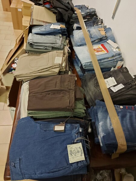 1#8071 Capi di abbigliamento e calzature in vendita - foto 40