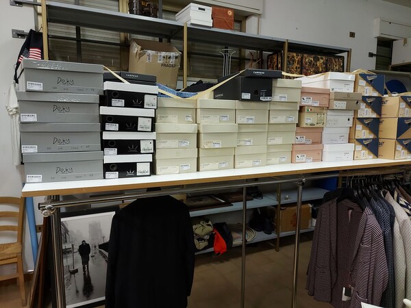1#8071 Capi di abbigliamento e calzature in vendita - foto 63