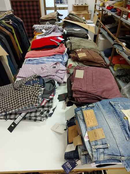 1#8071 Capi di abbigliamento e calzature in vendita - foto 67