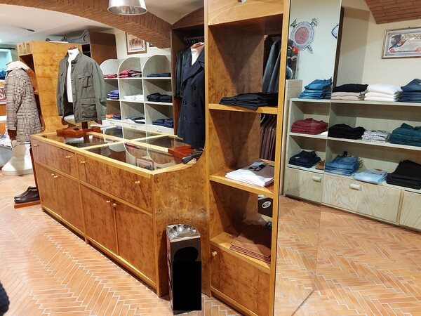 2#8071 Arredamento per negozio in vendita - foto 3