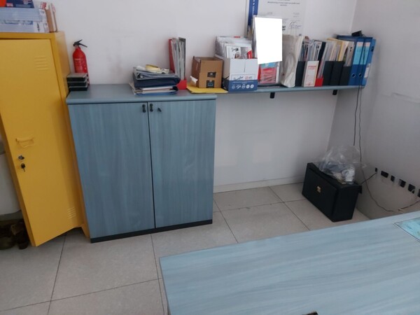 18#8076 Arredo da ufficio ed attrezzature elettroniche in vendita - foto 4