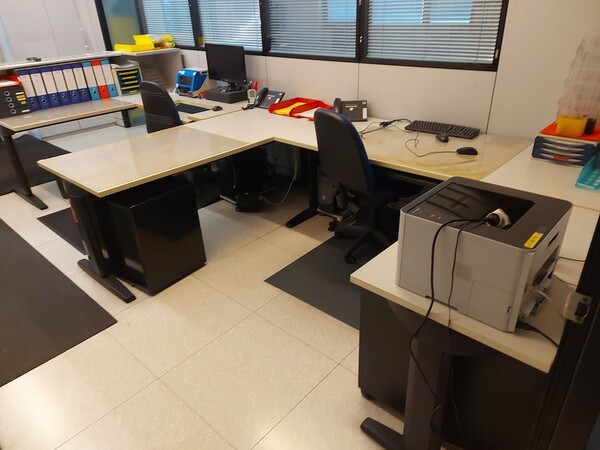 18#8076 Arredo da ufficio ed attrezzature elettroniche in vendita - foto 5