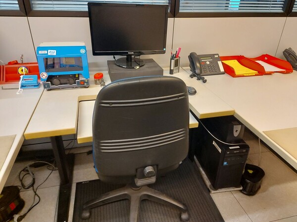 18#8076 Arredo da ufficio ed attrezzature elettroniche in vendita - foto 7