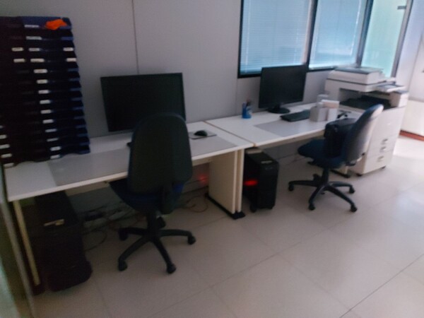 18#8076 Arredo da ufficio ed attrezzature elettroniche in vendita - foto 13
