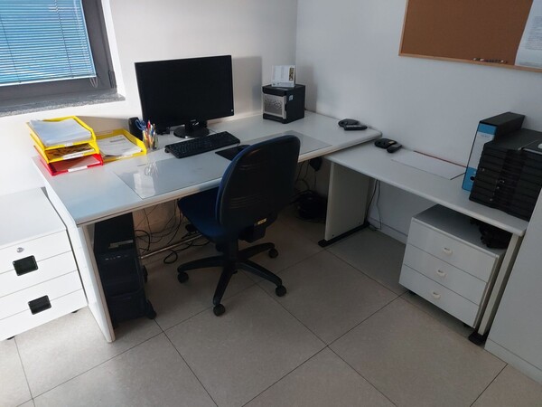 18#8076 Arredo da ufficio ed attrezzature elettroniche in vendita - foto 16