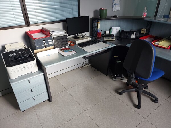 18#8076 Arredo da ufficio ed attrezzature elettroniche in vendita - foto 18