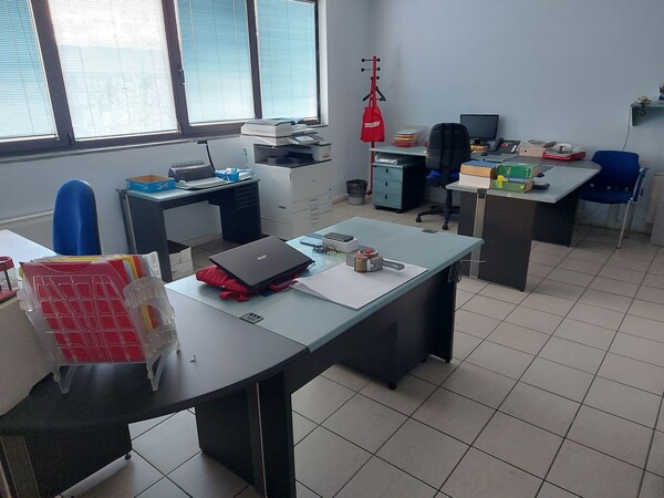 18#8076 Arredo da ufficio ed attrezzature elettroniche in vendita - foto 23