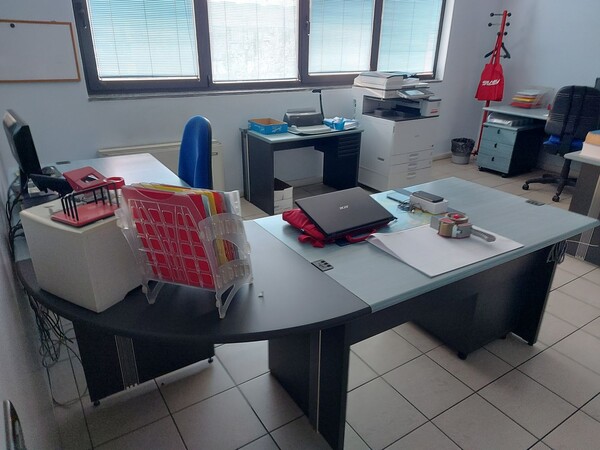 18#8076 Arredo da ufficio ed attrezzature elettroniche in vendita - foto 24