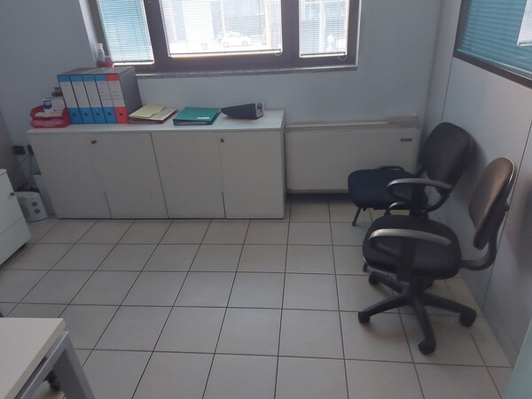 18#8076 Arredo da ufficio ed attrezzature elettroniche in vendita - foto 29