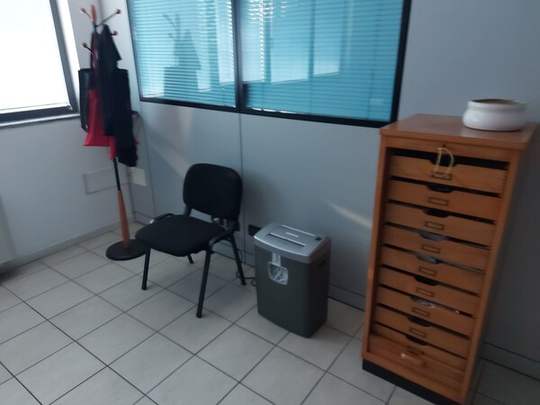 18#8076 Arredo da ufficio ed attrezzature elettroniche in vendita - foto 35