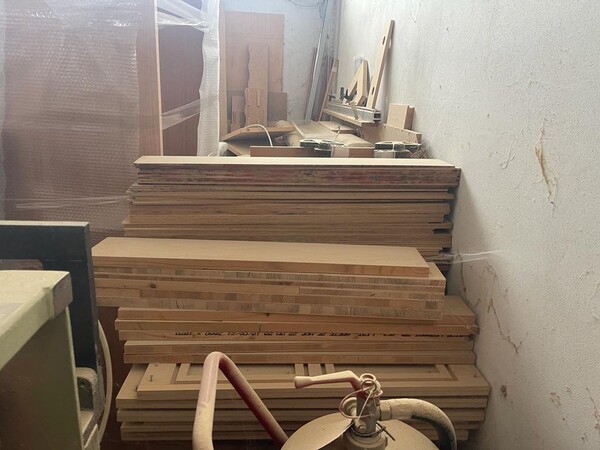 10#8083 Giacenze di magazzino di legno e marmo in vendita - foto 3