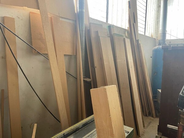 10#8083 Giacenze di magazzino di legno e marmo in vendita - foto 11
