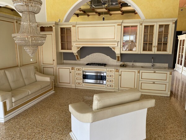 2#8083 Cucina in legno avorio laccato in vendita - foto 2