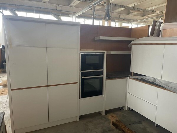 5#8083 Cucina attrezzata in legno frassino bianco in vendita - foto 1