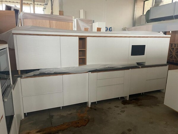 5#8083 Cucina attrezzata in legno frassino bianco in vendita - foto 2