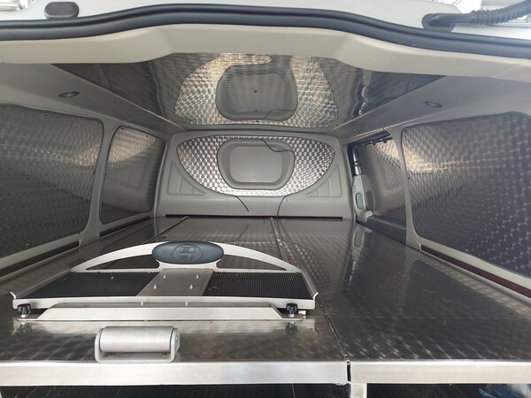 6#8088 Autofunebre furgonato Mercedes in vendita - foto 17