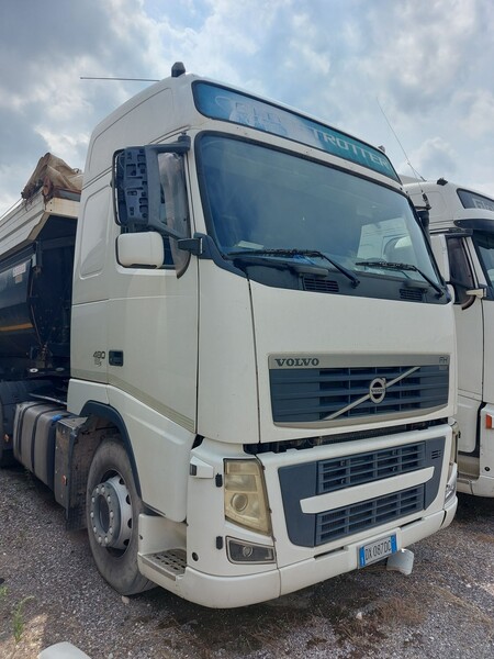 103#8091 Trattore stradale Volvo FH42T in vendita - foto 1