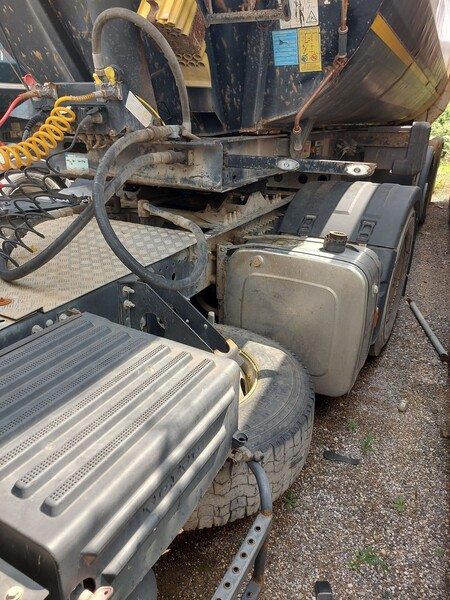 103#8091 Trattore stradale Volvo FH42T in vendita - foto 6