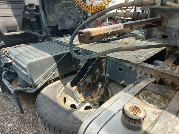 103#8091 Trattore stradale Volvo FH42T in vendita - foto 9