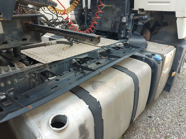 103#8091 Trattore stradale Volvo FH42T in vendita - foto 13