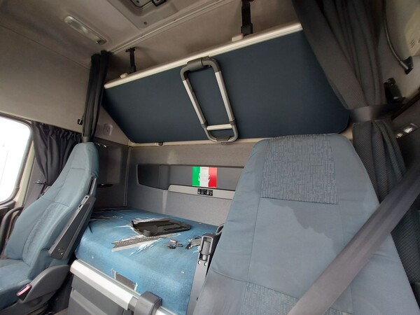 103#8091 Trattore stradale Volvo FH42T in vendita - foto 19