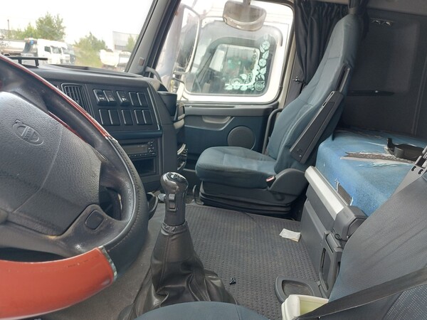 103#8091 Trattore stradale Volvo FH42T in vendita - foto 22