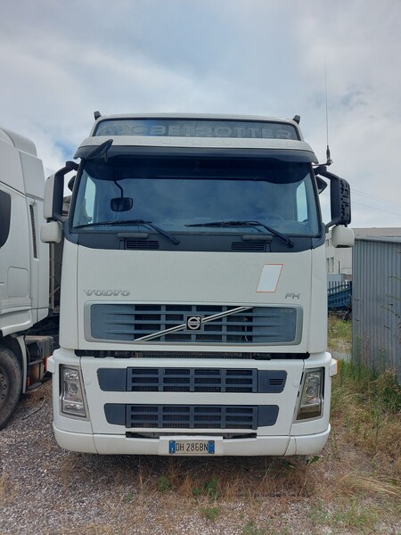 109#8091 Trattore stradale Volvo FH42T in vendita - foto 1