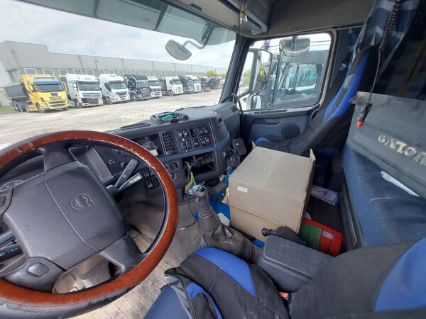 109#8091 Trattore stradale Volvo FH42T in vendita - foto 18