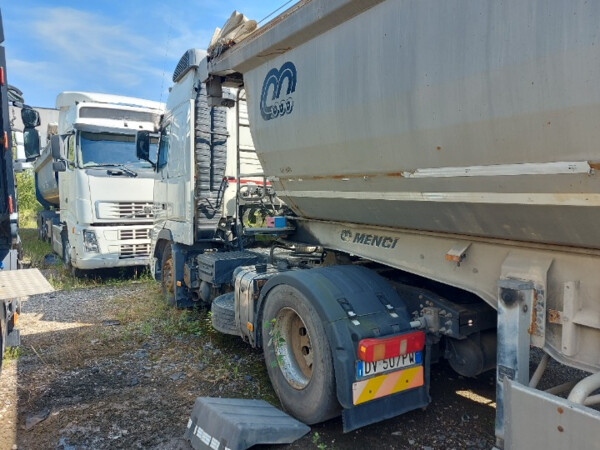 38#8091 Trattore stradale Volvo FH42T in vendita - foto 3