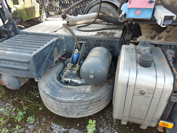 38#8091 Trattore stradale Volvo FH42T in vendita - foto 5