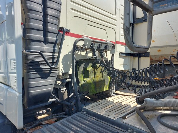 38#8091 Trattore stradale Volvo FH42T in vendita - foto 6