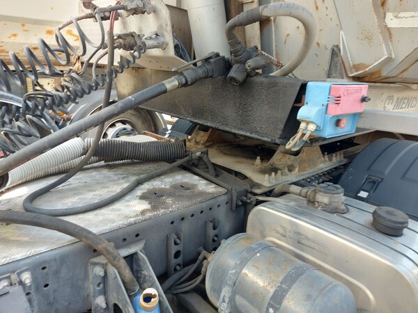 38#8091 Trattore stradale Volvo FH42T in vendita - foto 7