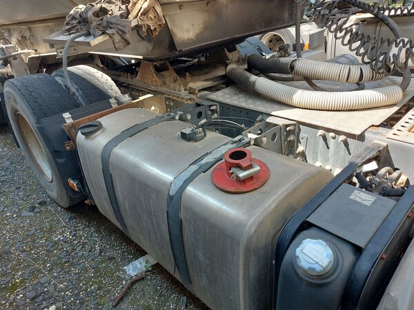 38#8091 Trattore stradale Volvo FH42T in vendita - foto 9