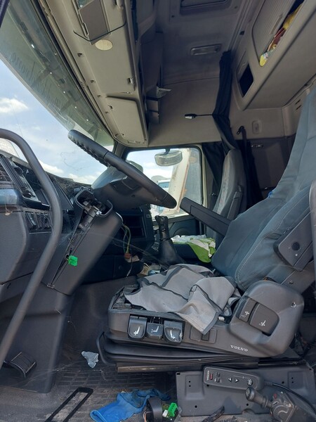 38#8091 Trattore stradale Volvo FH42T in vendita - foto 13