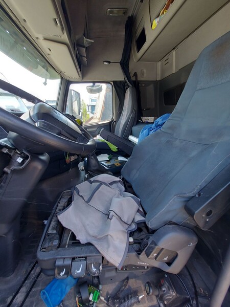 38#8091 Trattore stradale Volvo FH42T in vendita - foto 14