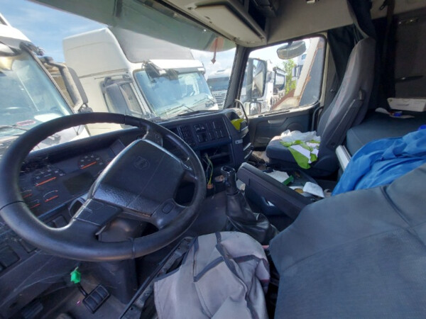 38#8091 Trattore stradale Volvo FH42T in vendita - foto 17