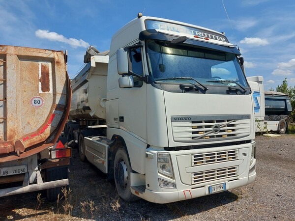 40#8091 Trattore stradale Volvo FH42T in vendita - foto 3