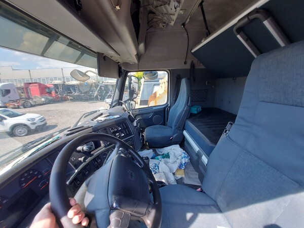 40#8091 Trattore stradale Volvo FH42T in vendita - foto 17