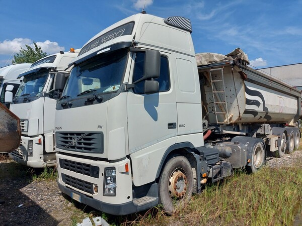 42#8091 Trattore stradale Volvo FH42T in vendita - foto 1
