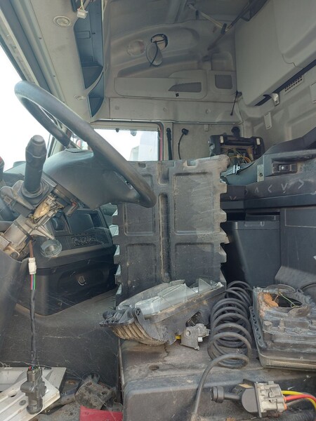 81#8091 Trattore stradale Iveco 440S in vendita - foto 17
