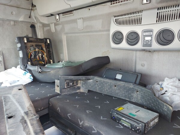 81#8091 Trattore stradale Iveco 440S in vendita - foto 23